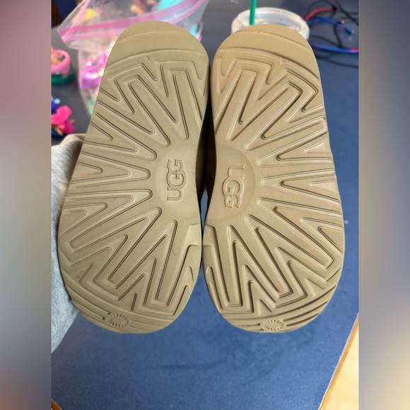 UGG Brown Kids Slippers - Picture 3 of 4